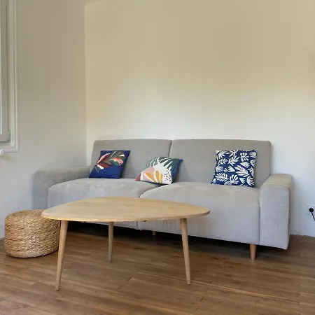 Maison 4 Personnes, 2 Chambres Avec Grand Jardin *